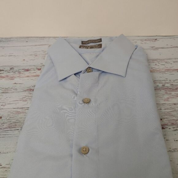 MEN'S REGULAR FIT LUXE MICROFIBER SPREAD COLLAR DRESS SHIRT. - Picture 4 of 5